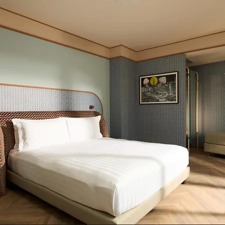 Cloud 7 Hotel