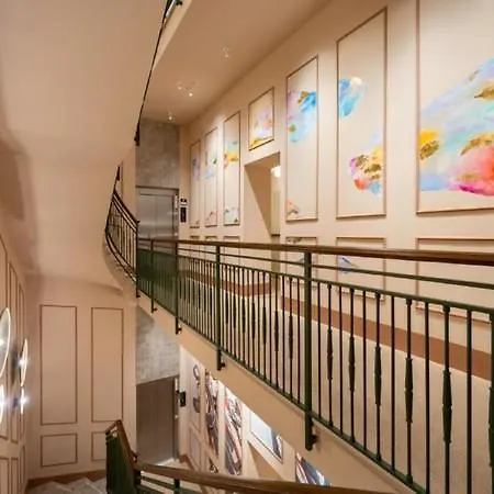 Cloud 7 Hotel